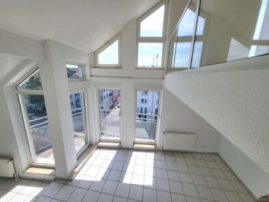 Lichtdurchflutete Maisonettewohnung im urbanen Kaiserstraßenviertel! Lichtdurchflutete Maisonettewohnung im urbanen Kaiserstraßenviertel!