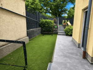seitlicher Gartenblick